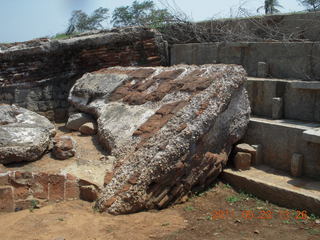 252 7kp. India - Mamallapuram - Bay of Bengal - ancient temple