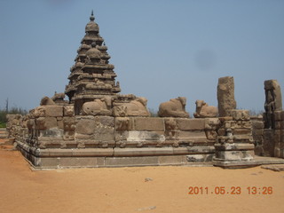 254 7kp. India - Mamallapuram - Bay of Bengal - ancient temple