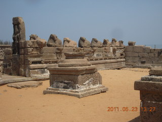 255 7kp. India - Mamallapuram - Bay of Bengal - ancient temple
