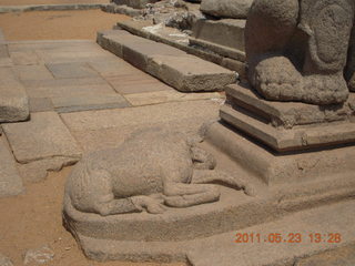 261 7kp. India - Mamallapuram - Bay of Bengal - ancient temple