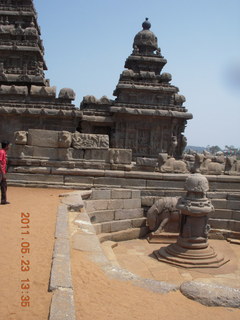 275 7kp. India - Mamallapuram - Bay of Bengal - ancient temple