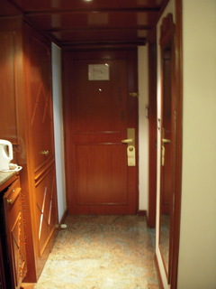 20 7kq. India - Bengaluru (Bangalore) - Chancery Hotel room