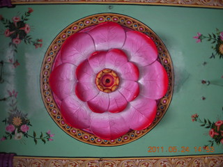 79 7kq. India - Bengaluru (Bangalore) - temple ceiling
