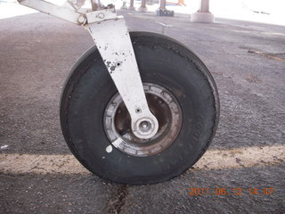 N8377W tire after newly-oiled runway at Rimrock (48AZ)