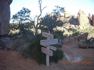 29 7q9. Arches National Park - Devil's Garden hike - sign
