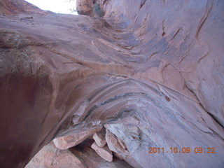 47 7q9. Arches National Park - Devil's Garden hike - Double-O Arch from inside
