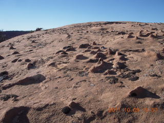 122 7q9. Dead Horse Point hike - bumpy rock