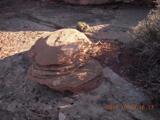 152 7q9. Dead Horse Point hike - cool rock