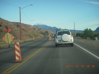 338 7qa. drive to Moab - road construction - traffic jam