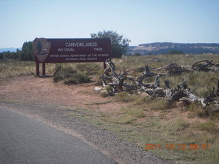 90 7qc. Canyonlands entrance sign