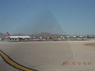 83 7qd. airplane waiting for takeoff at Sky Harbor (PHX)