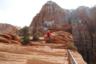 336 7sf. Zion National Park - Canyon Overlook hike - Olga