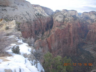 477 7sf. Zion National Park - Angels Landing hike - summit