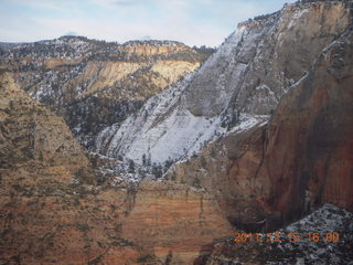 480 7sf. Zion National Park - Angels Landing hike - summit