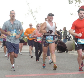 1787 7tg. P.F.Chang Rock-and-Roll half-marathon - Adam running