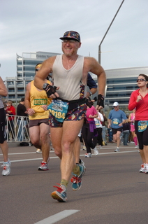 1789 7tg. P.F.Chang Rock-and-Roll half-marathon - Adam running