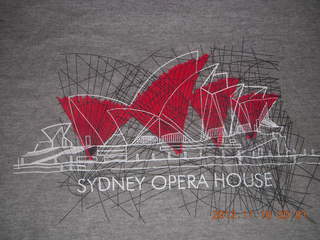 194 83g. Sydney Opera House t-shirt