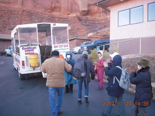 40 83q. Monument Valley tour - Japanese tourists
