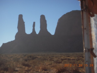 85 83q. Monument Valley tour - Three Sisters