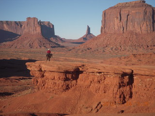 90 83q. Monument Valley tour - horseman at John Ford point