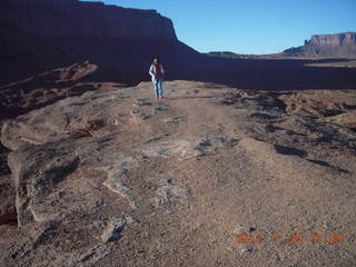 Monument Valley tour - tourist at John Ford point