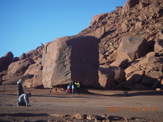 171 83q. Monument Valley tour - cube rock