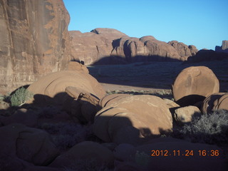 189 83q. Monument Valley tour - pancake rocks
