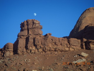 201 83q. Monument Valley tour - moon