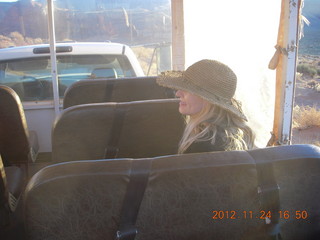 209 83q. Monument Valley tour - Kristina