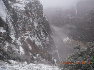 47 84q. Zion National Park - cloudy, foggy Observation Point hike