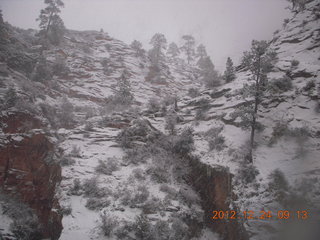 Zion National Park - cloudy, foggy Observation Point hike - snow falling