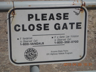 27 88l. Double Circle Ranch at Eagle Creek sign PLEASE CLOSE GATE