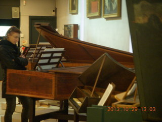 19 8ev. London musical instruments museum