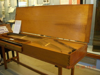 22 8ev. London musical instruments museum