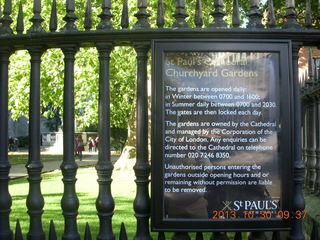 London tour - St. Paul Cathedral sign