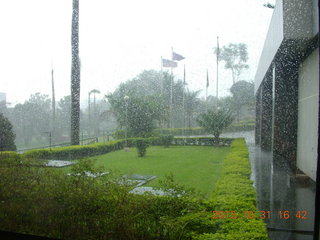 108 8ex. Uganda - Kampala - Sheraton hotel rainstorm