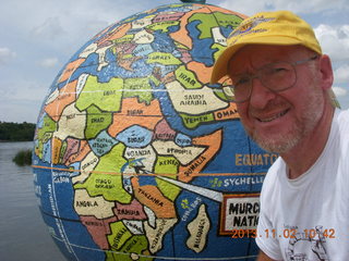 Uganda - Murcheson Falls National Park - globe + Adam