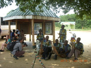 104 8f2. Uganda - Murcheson Falls National Park - musical band