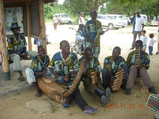 116 8f2. Uganda - Murcheson Falls National Park - musical band