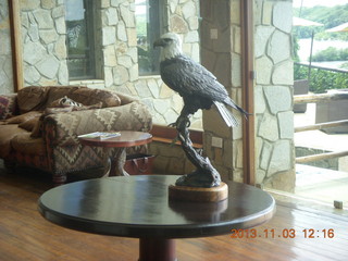 Uganda - Chobe Safari Lodge - eagle sculpture