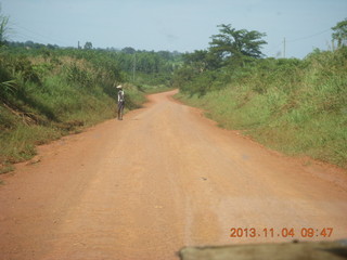 20 8f4. Uganda - drive to chimpanzee park