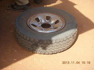 23 8f4. Uganda - drive to chimpanzee park - fixing a flat tire