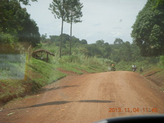 28 8f4. Uganda - drive to chimpanzee park