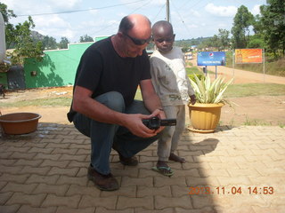 83 8f4. Uganda - drive to chimpanzee park - lunch - Nick and a kid