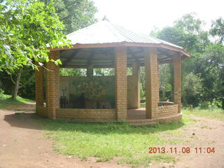123 8f8. Uganda - Entebbe - Uganda Wildlife Education Center (UWEC)