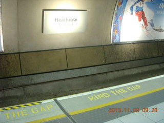 22 8f9. Heathrow Airport express train - MIND THE GAP