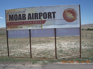 157 8md. Moab Airport sign