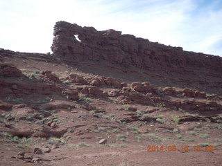 304 8mf. Canyonlands National Park - White Rim Road drive - arch