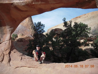 54 8mg. Arches National Park - Devil's Garden hike - Adam in Double O Arch