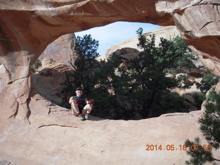 55 8mg. Arches National Park - Devil's Garden hike - Adam in Double O Arch